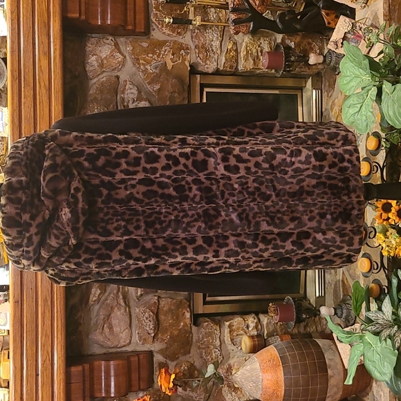 Via Spiga Faux Fur Hooded Leopard Long Vest Size 16-18 - Picture 7 of 16